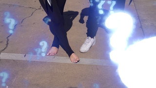 Sofie Dossi feet photo thumbnail