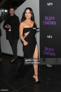 Jenna Ortega feet photo thumbnail