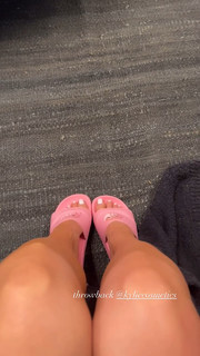 Kylie Jenner feet photo thumbnail