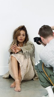 Rita Ora feet photo thumbnail