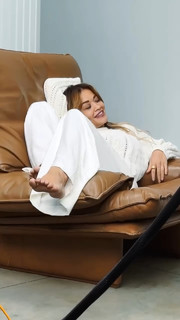 Rita Ora feet photo thumbnail
