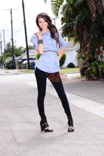 Victoria Justice feet photo thumbnail