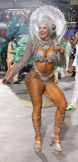 Paolla Oliveira feet photo thumbnail