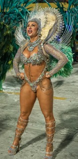 Paolla Oliveira feet photo thumbnail