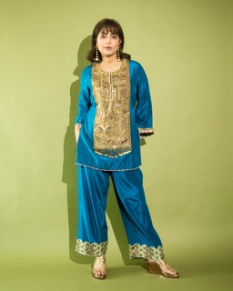 Hina Khan feet photo thumbnail