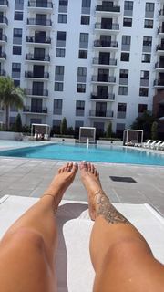 Victoria Waldrip feet photo thumbnail