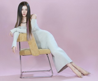 Minatozaki Sana feet photo 1
