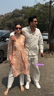 Alia Bhatt feet photo thumbnail