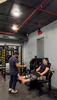 Zareen Khan feet photo 4