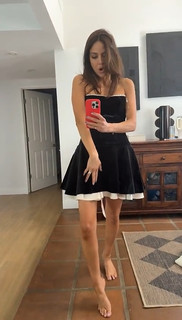 Erin Lim feet photo thumbnail