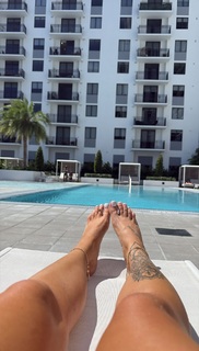 Victoria Waldrip feet photo thumbnail