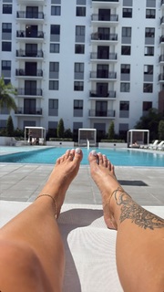 Victoria Waldrip feet photo thumbnail