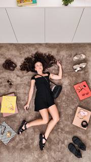 Larissa Manoela feet photo thumbnail