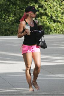 Britney Spears feet photo thumbnail