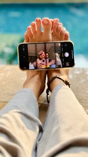 Kriti Kharbanda feet photo 3