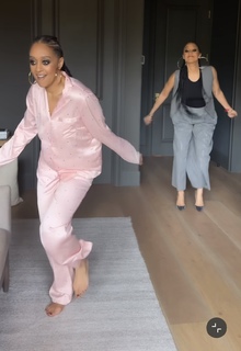 Tia Mowry feet photo 4