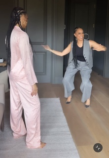 Tia Mowry feet photo 3