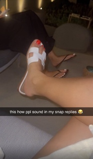 Queen Naija feet photo thumbnail