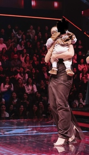 Hadise feet photo thumbnail