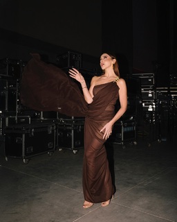 Hadise feet photo thumbnail