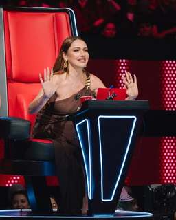 Hadise feet photo thumbnail