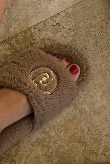 Nicole Neumann feet photo thumbnail
