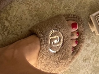 Nicole Neumann feet photo thumbnail