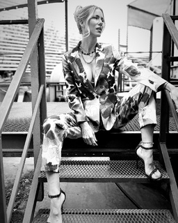 Nicole Neumann feet photo thumbnail