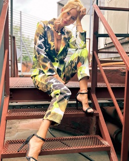 Nicole Neumann feet photo thumbnail