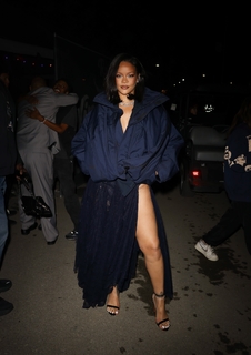 Rihanna feet photo thumbnail