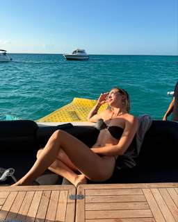 Charly Jordan feet photo thumbnail