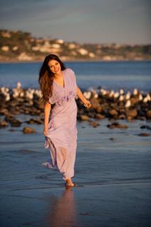 Victoria Justice feet photo thumbnail