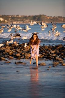 Victoria Justice feet photo thumbnail