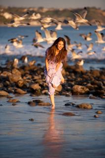 Victoria Justice feet photo thumbnail