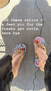 Hayley Williams feet photo 2