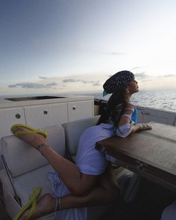 Rihanna feet photo thumbnail