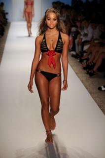 Jasmine Sanders feet photo thumbnail