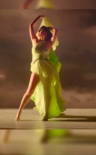 Kareena Kapoor feet photo thumbnail
