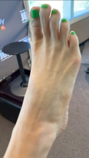 Kyle Unfug feet photo thumbnail