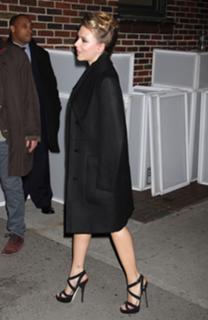 Scarlett Johansson feet photo thumbnail