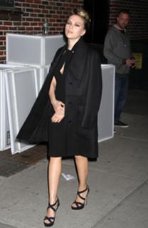Scarlett Johansson feet photo thumbnail