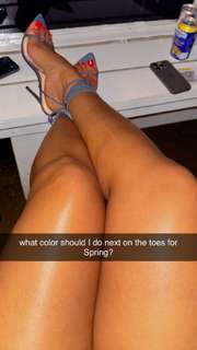 Queen Naija feet photo thumbnail