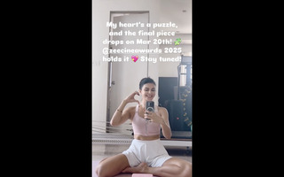 Jacqueline Fernandez feet photo thumbnail
