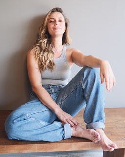 Paolla Oliveira feet photo thumbnail