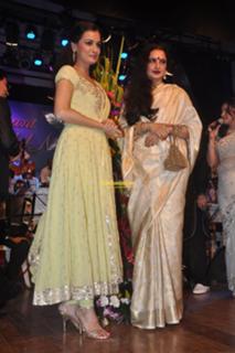 Dia Mirza feet photo thumbnail