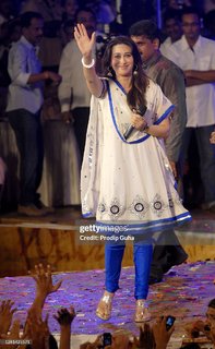 Karisma Kapoor feet photo thumbnail