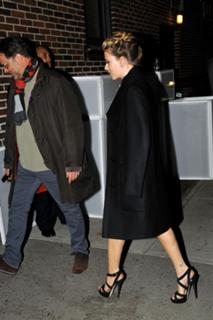 Scarlett Johansson feet photo thumbnail