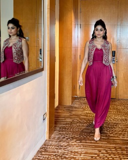 Shamita Shetty feet photo 5
