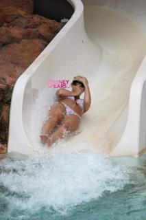Britney Spears feet photo thumbnail