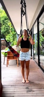 Carolina Dieckmann feet photo thumbnail